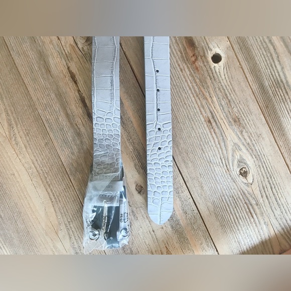 Levi’s Faux Croc 🐊 Sliver Belt - Picture 2 of 4